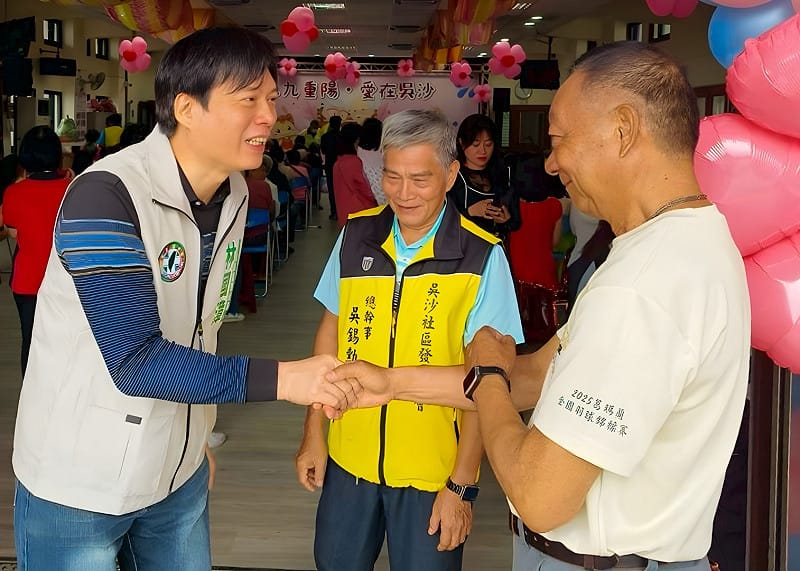 儘管宜蘭縣財政狀況嚴峻，但民進黨宜蘭縣長提名人林國漳仍堅持推動多項社福政策。 圖：翻攝自林國漳臉書（資料照） 