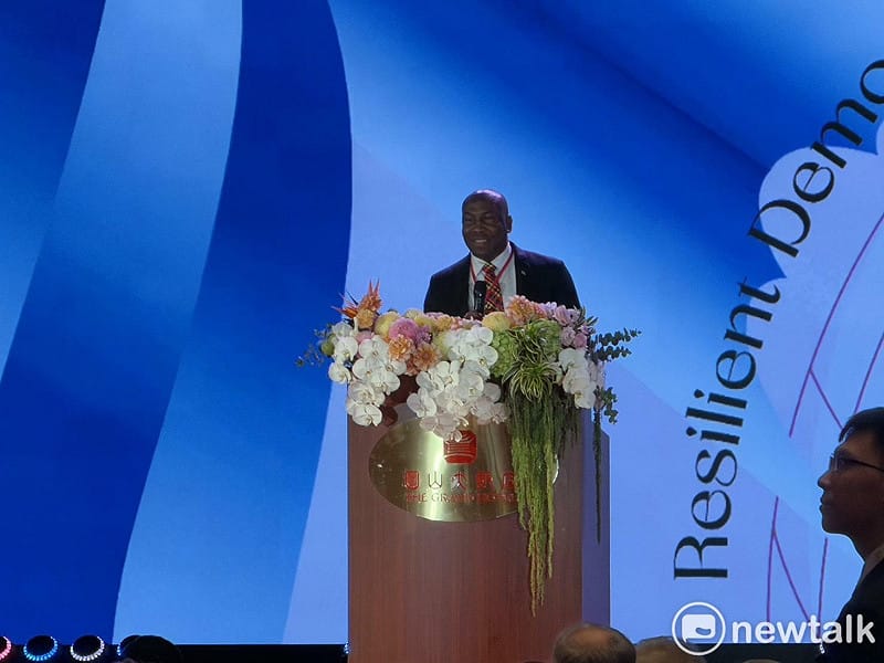  駐台使節團團長聖露西亞駐台大使路易斯（H.E. Ambassador Robert Kennedy Lewis）呼籲台灣團結。 圖：高逸帆／攝 