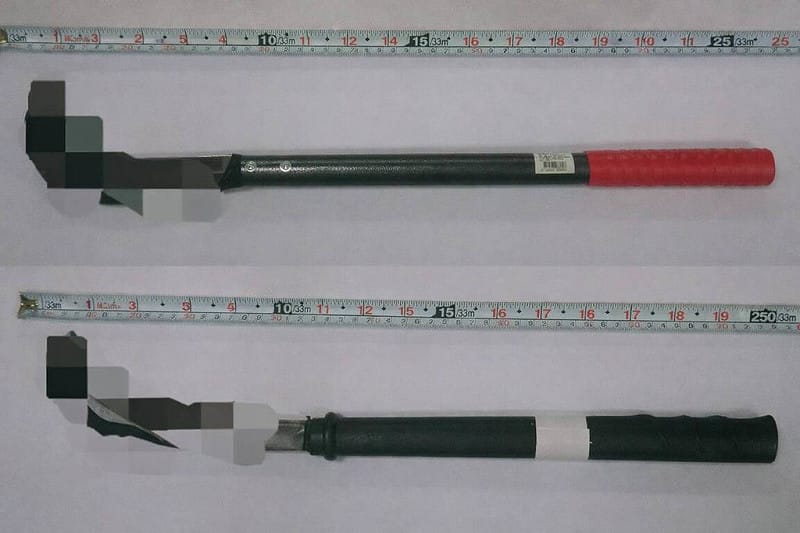 馬公32歲吳姓男子與50餘歲張姓兄弟間有嫌隙，12日前往張宅理論時發生衝突，遭張姓兄弟持利器砍傷，送醫急救，行凶張嫌2人遭逮送辦，現場並查扣涉案刀具。（馬公分局提供）中央社  115年3月13日&nbsp;&nbsp;&nbsp;