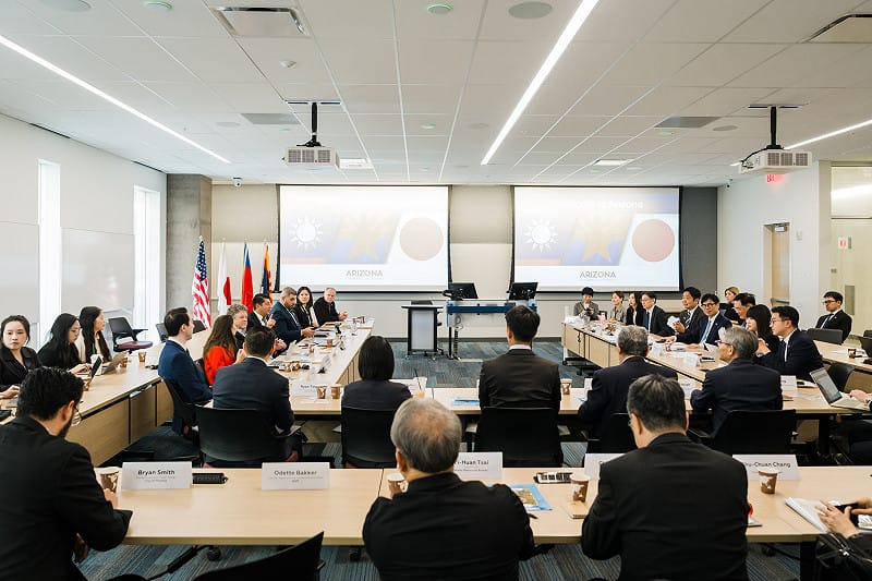 高雄市、熊本縣廳參與「亞利桑那州產業圓桌論壇」，與當地產官學界代表深入交流。&nbsp;&nbsp;&nbsp;圖：高雄市政府/提供