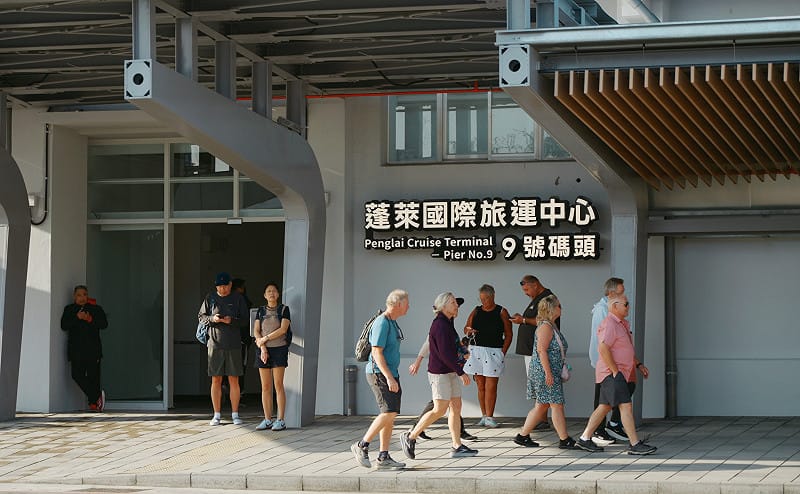 郵輪旅客可自蓬萊國際旅運中心步行至駁二藝術特區與棧貳庫。&nbsp;&nbsp;&nbsp;圖：台灣港務公司/提供
