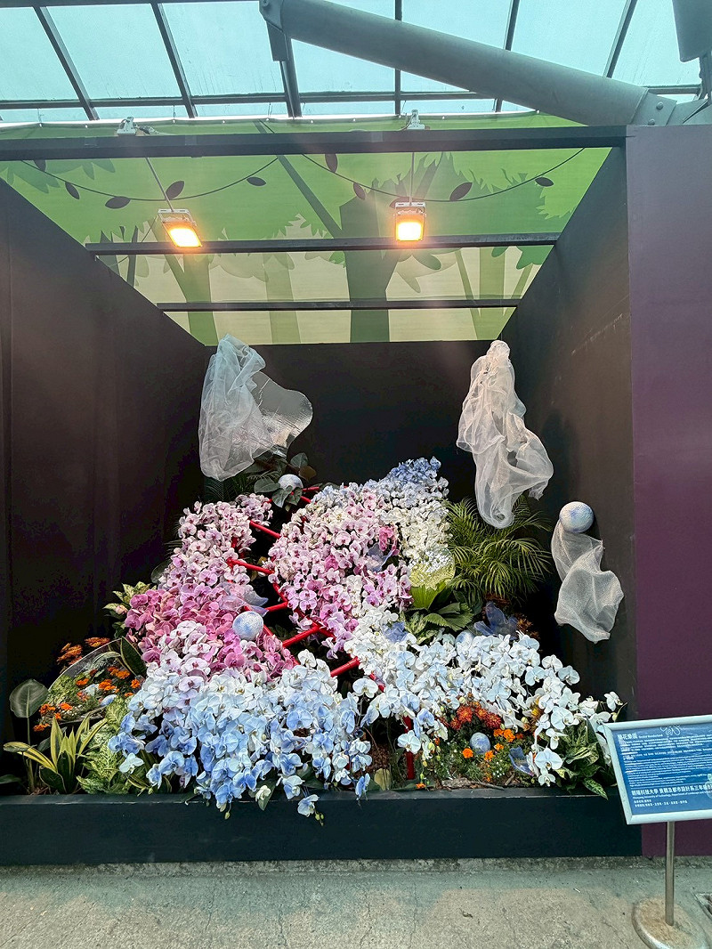 「2026台灣國際蘭展暨花卉科技展」展期將於3月16日結束，同步舉辦的蘭花景觀競賽「最佳人氣獎」票選活動也進入最後倒數階段。台南市政府提醒民眾，除可把握最後機會前往後壁參觀蘭展，還可上官方臉書為心儀作品點讚應援，就有機會獲得精美神祕好禮。&nbsp;&nbsp;&nbsp;圖：台南市政府提供