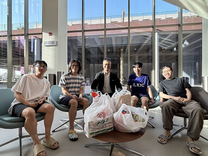 駐科威特代表處除了帶上簡單物資補給，也關心學生在區域局勢緊張下的生活與心理狀況。&nbsp;&nbsp;&nbsp;圖：翻攝自 Taiwan in Kuwait 臉書