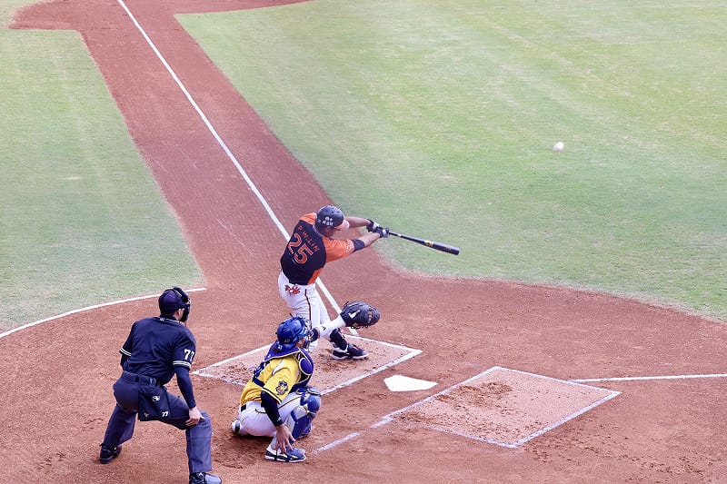 2026年中華職棒熱身賽熱鬧開打，亞太主、副球場首度加入熱身賽使用場地，台南市長黃偉哲今日至亞太成棒副球場為統一獅加油，並力邀全國熱血喵迷於3月29日齊聚亞太成棒主球場，為在地球隊統一7 Eleven獅的新主場加油，一同見證歷史時刻。&nbsp;&nbsp;&nbsp;圖：台南市政府提供