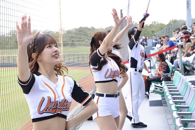 2026年中華職棒熱身賽熱鬧開打，亞太主、副球場首度加入熱身賽使用場地，台南市長黃偉哲今日至亞太成棒副球場為統一獅加油，並力邀全國熱血喵迷於3月29日齊聚亞太成棒主球場，為在地球隊統一7 Eleven獅的新主場加油，一同見證歷史時刻。&nbsp;&nbsp;&nbsp;圖：台南市政府提供