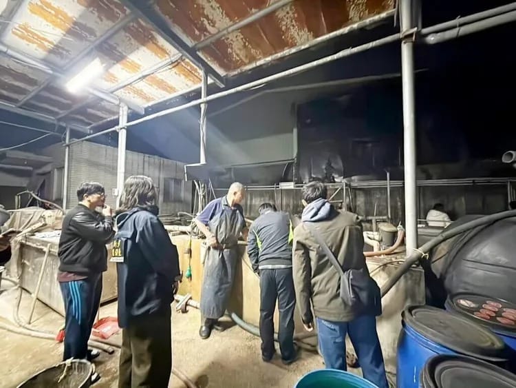 新北市泰山區中港南路「福伯食品有限公司」屠宰場非法私設暗管、繞流偷排血水，遭勒令停工。&nbsp;&nbsp;&nbsp;圖：新北市環保局提供