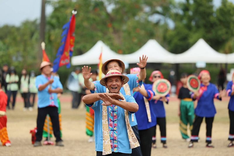 明年六堆運動會相約右堆高樹見，閉幕典禮由高樹鄉親帶來精彩表演。&nbsp;&nbsp;&nbsp;圖：客家委員會/提供