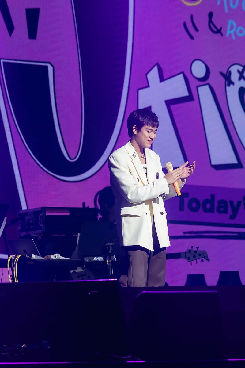 演唱會上李茂珍化身電台 DJ，一一解答粉絲投稿問題。&nbsp;&nbsp;&nbsp;圖：網銀國際影視／提供