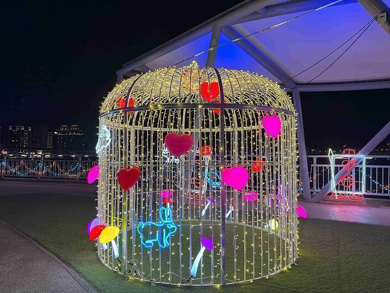 戀光裝置－心動光籠-透過互動式光雕裝置，體驗情人節專屬的浪漫氛圍&nbsp;&nbsp;&nbsp;圖：新北市政府高灘地工程管理處／提供