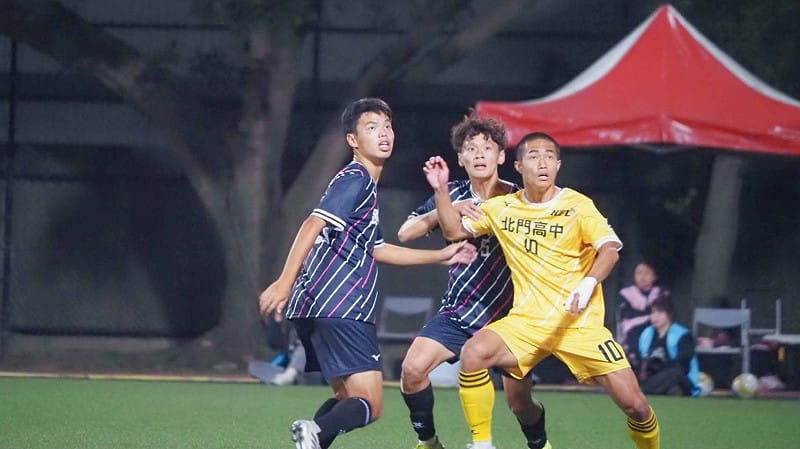路竹高中球員與超級強隊北門高中奮力一搏。&nbsp;&nbsp;&nbsp;圖：高雄市教育局/提供