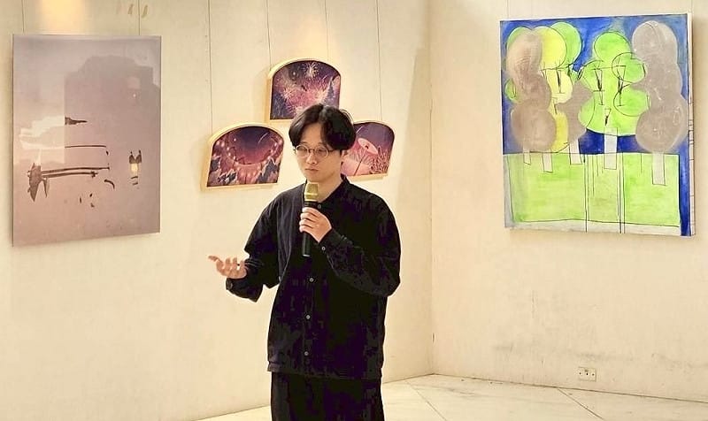 「潛龍特展」藝術家王仲平出席展前記者會並介紹創作理念。&nbsp;&nbsp;&nbsp;圖：大苑藝術/提供