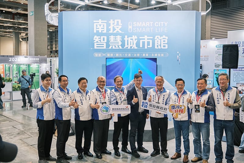 台中市政府數位發展局長林谷隆共同為南投館揭開序幕。&nbsp;&nbsp;&nbsp;圖：南投縣政府/提供