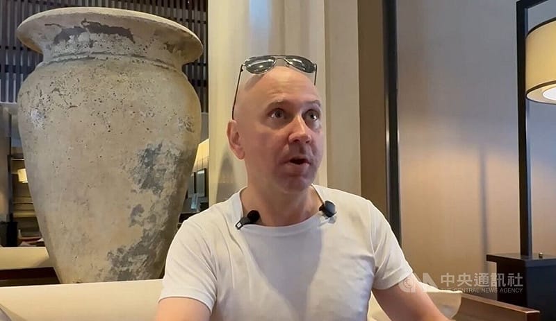 美國職棒大聯盟（MLB）堪薩斯市皇家隊球探雷森（Nathan D. Miller）（圖），18日下午在台東海濱公園看到婦女落海，奮不顧身跳入海裡搶救。他19日接受訪問時說，自己怕水不會游泳，也有兒女，但婦女情況危險，因此他要小心。中央社記者盧太城台東攝　115年3月19日&nbsp;&nbsp;&nbsp;