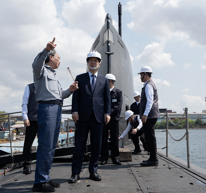  賴清德登艦視導國造潛艦海鯤號。 圖：總統府提供 