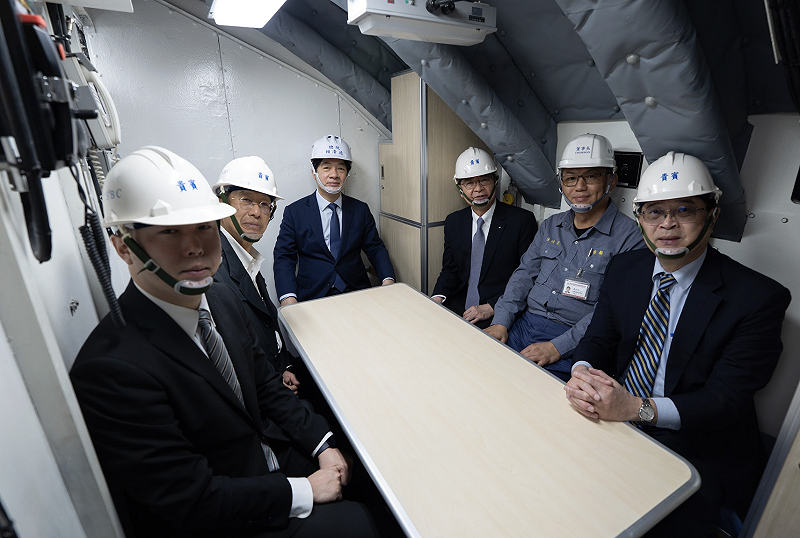  賴清德前往國造潛艦海鯤號內部。 圖：總統府提供 