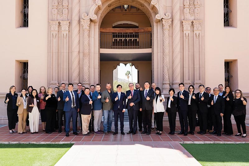 高市府與亞利桑那州商務廳、皮馬郡與土桑市政府，攜手亞利桑那大學及國立中山大學簽署「六方半導體生態系與全球人才夥伴合作備忘錄」。&nbsp;&nbsp;&nbsp;圖：高雄市政府/提供