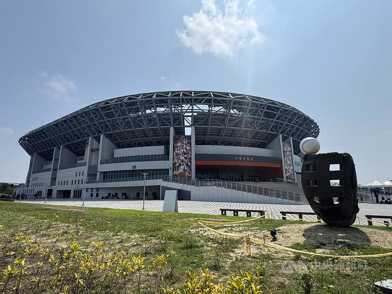 台南市安南區亞太國際棒球訓練中心成棒主球場落成，象徵園區建設完成最後一塊拼圖，未來將由中華職棒統一獅隊進駐，作為職棒賽事及訓練重要據點。中央社記者張榮祥台南攝　115年3月20日&nbsp;&nbsp;&nbsp;