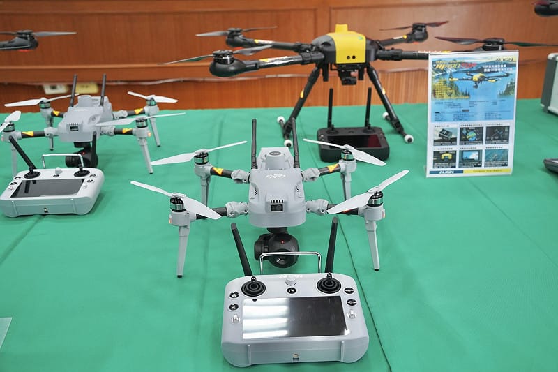 屏東警無人機隊配置5部國產勤務無人機、1部具夜間熱顯像功能的高階機種及3部訓練機。&nbsp;&nbsp;&nbsp;圖：屏東縣政府/提供