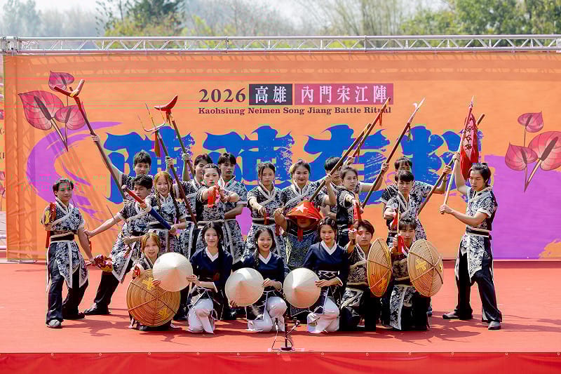 實踐大學高雄校區宋江陣隊伍由越南學生組成，展現在地文化跨界傳承。&nbsp;&nbsp;&nbsp;圖：高雄市觀光局/提供