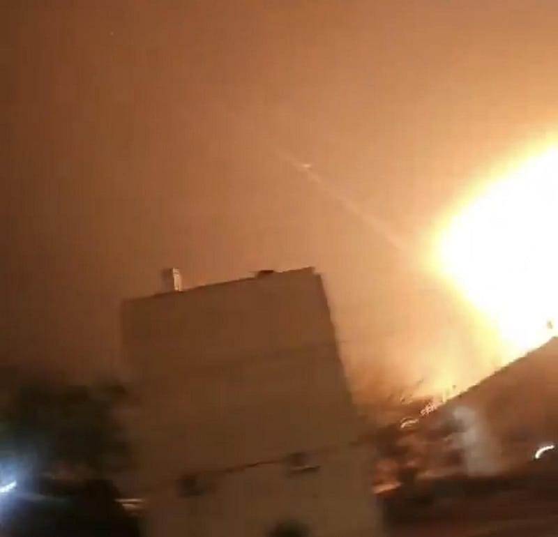 伊朗飛彈先後重創以色列南部城鎮狄莫納（Dimona）與阿拉德（Arad），造成超過百人受傷。&nbsp;&nbsp;&nbsp;圖：翻攝自 X