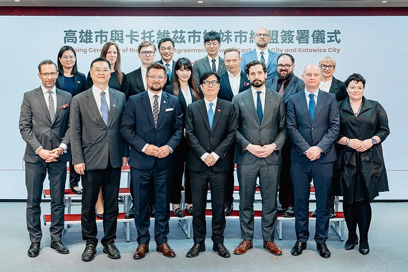波蘭卡托維茲市府會訪團出席與高市府締結姊妹市儀式。&nbsp;&nbsp;&nbsp;圖：高雄市行國處/提供