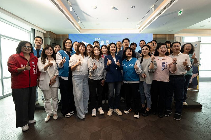柯志恩首場政見發表會，國民黨籍議員幾乎全數到齊，展現大團結氣勢。&nbsp;&nbsp;&nbsp;圖：柯志恩服務處/提供