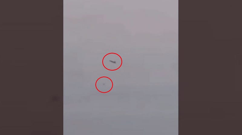 伊朗方面宣稱，繼成功擊中美軍 F-35 戰機後，伊朗防空部隊近期又擊中了美軍的 F/A-18F 戰機，認為其已墜落至印度洋。&nbsp;&nbsp;&nbsp;圖：擷取自 @visionergeo X 分享影片