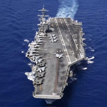 另外，伊朗也使用岸基巡航導彈，針對部署在中東地區的美軍「林肯號」航母發起打擊。&nbsp;&nbsp;&nbsp;圖：翻攝自 _GlobeObserver X 帳號