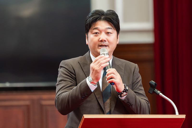  樂天桃猿總教練曾豪駒對賴清德說，明年會再來報到。 圖：總統府提供 