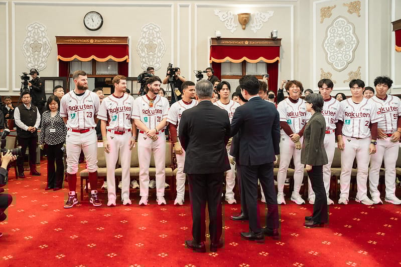  林智平粉碎統一獅總冠軍之路，賴清德特別跟他聊了許久。 圖：總統府提供 