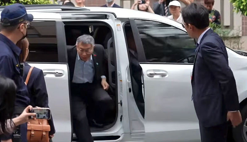 前台北市長柯文哲大約於下午2時20分抵達北院。&nbsp;&nbsp;&nbsp;圖：翻攝自柯文哲YT