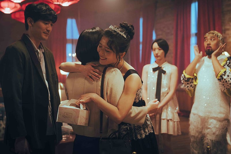 同學會因為鬼牽手遊戲，訂婚喜事秒變奪命修羅場。&nbsp;&nbsp;&nbsp;圖：網銀國際影視／提供