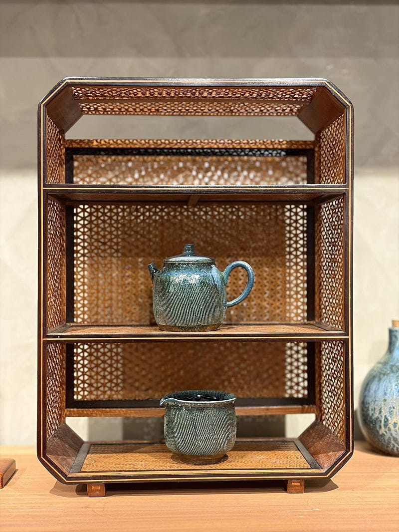 由竹藝大師廖壹男與陶藝家黃柏魁聯袂展出的「忘迹隱竹&白木柴燒」雙人展，現正於台南藝文空間「懷雅文房」展出，展期至3月31日止。&nbsp;&nbsp;&nbsp;圖：黃博郎／攝