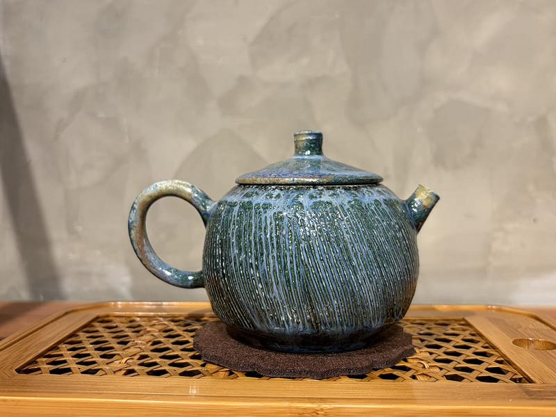 由竹藝大師廖壹男與陶藝家黃柏魁聯袂展出的「忘迹隱竹&白木柴燒」雙人展，現正於台南藝文空間「懷雅文房」展出，展期至3月31日止。&nbsp;&nbsp;&nbsp;圖：黃博郎／攝