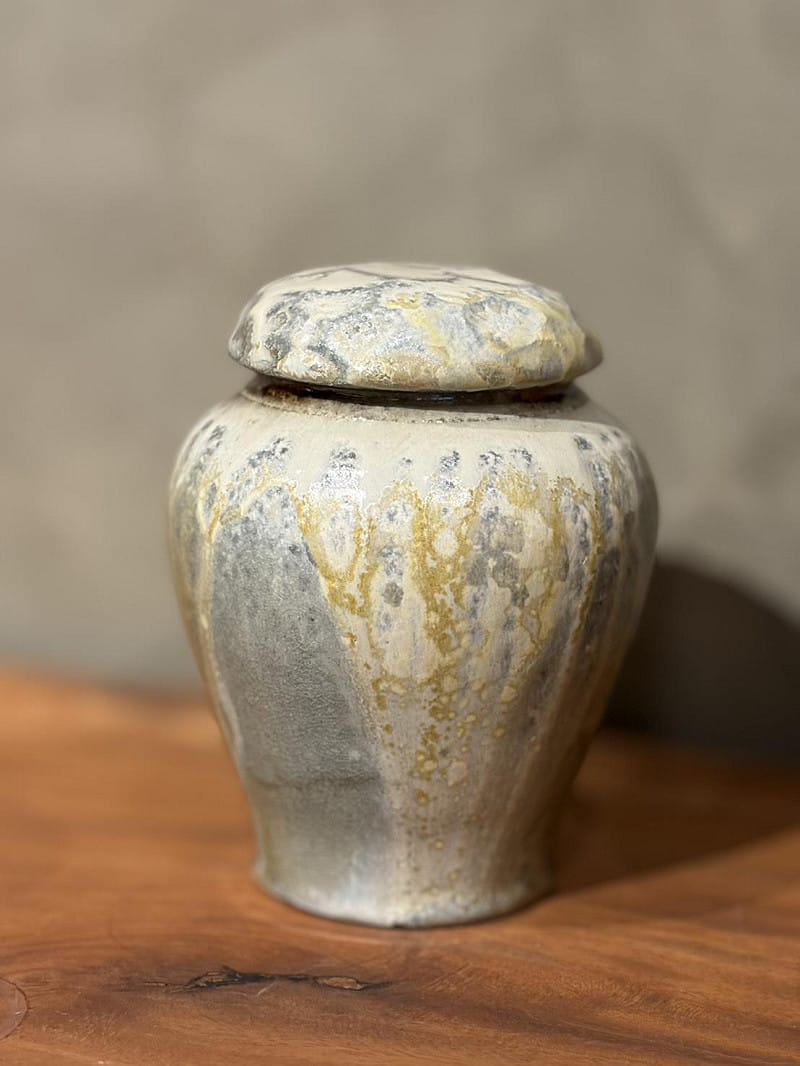 由竹藝大師廖壹男與陶藝家黃柏魁聯袂展出的「忘迹隱竹&白木柴燒」雙人展，現正於台南藝文空間「懷雅文房」展出，展期至3月31日止。&nbsp;&nbsp;&nbsp;圖：黃博郎／攝