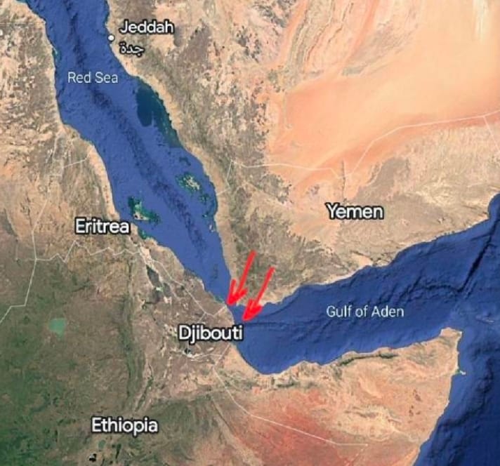 胡塞揚言若美軍入侵伊朗,將對通過曼德海峽 (紅色箭頭處) 的船隻進行攻擊。 圖 : 翻攝自 X / Visioner 胡塞揚言若美軍入侵伊朗,將對通過曼德海峽 (紅色箭頭處) 的船隻進行攻擊。 圖 : 翻攝自 X / Visioner