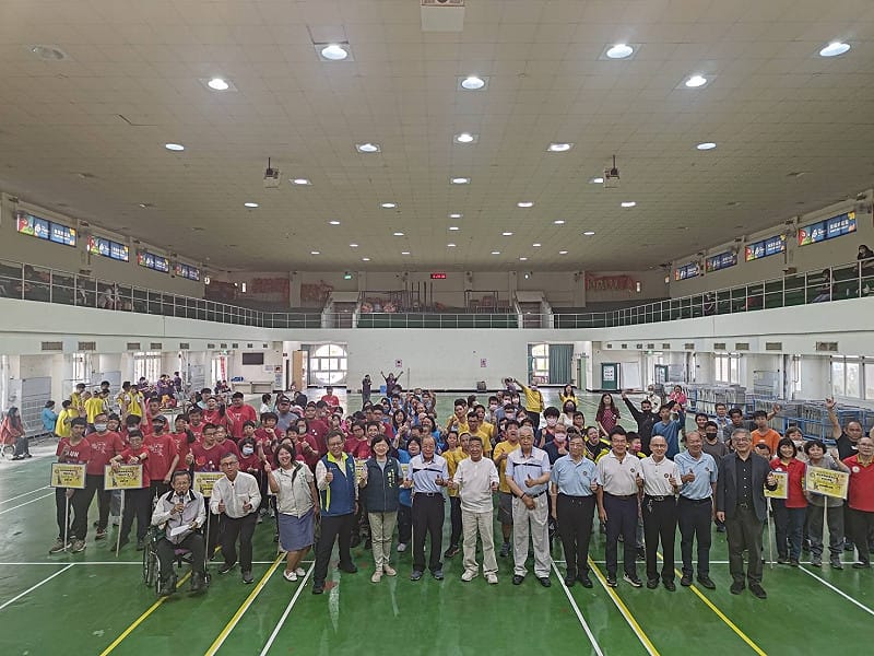 115年臺南市扶輪盃身心障礙者拔河比賽熱鬧登場，共吸引12支隊伍、約150人參與。這場已邁入第24年的賽事，不僅是一場競技較量，更是一段段突破限制、超越自我的動人故事。&nbsp;&nbsp;&nbsp;圖：黃博郎／攝
