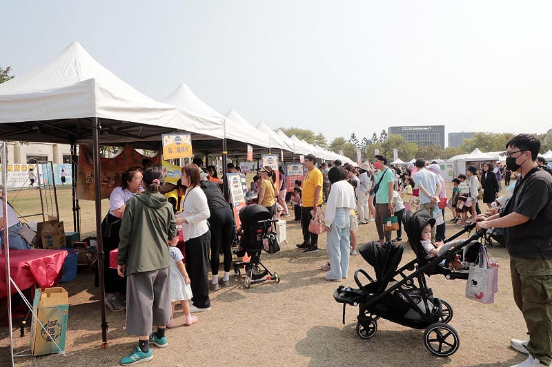 為迎接即將到來的兒童節，台南市政府今日在永華市政中心西側廣場舉行「Young Tainan 時光童樂會」兒童節慶祝活動，&nbsp;&nbsp;&nbsp;圖：台南市政府提供