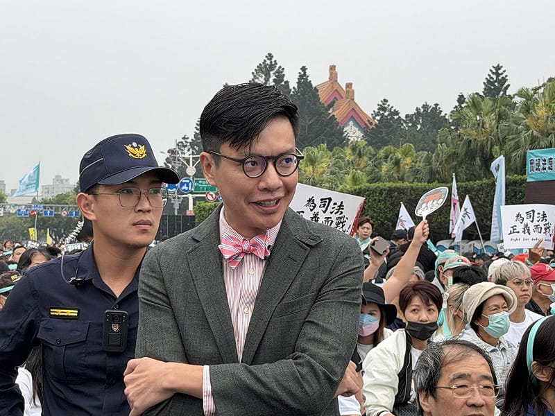 南投在地製茶師，因反對名間鄉焚化爐興建案而爆紅的常行深也來到造勢會場，大罵國民黨立委游顥「游顥讓台灣茶沒有未來」。&nbsp;&nbsp;&nbsp;圖：金大鈞/攝