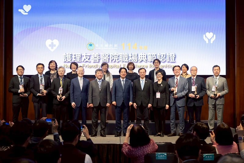 賴清德出席「114年度護理友善醫院職場典範認證頒獎典禮」。 圖:總統府提供 賴清德出席「114年度護理友善醫院職場典範認證頒獎典禮」。 圖:總統府提供