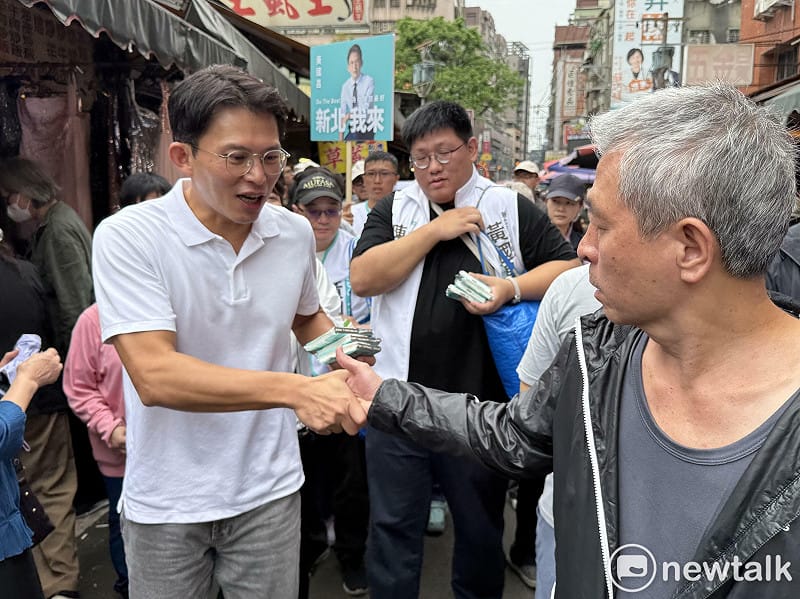 民眾黨主席、新北市長參選人黃國昌今於樹林區博愛街市場掃街。&nbsp;&nbsp;&nbsp;圖：周煊惠 / 攝