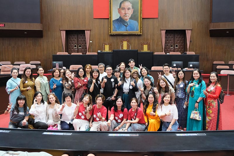 民進黨新住民部舉辦「新住民文化交流深耕研習暨參訪」,並參訪立法院。 圖:民進黨提供 民進黨新住民部舉辦「新住民文化交流深耕研習暨參訪」,並參訪立法院。 圖:民進黨提供