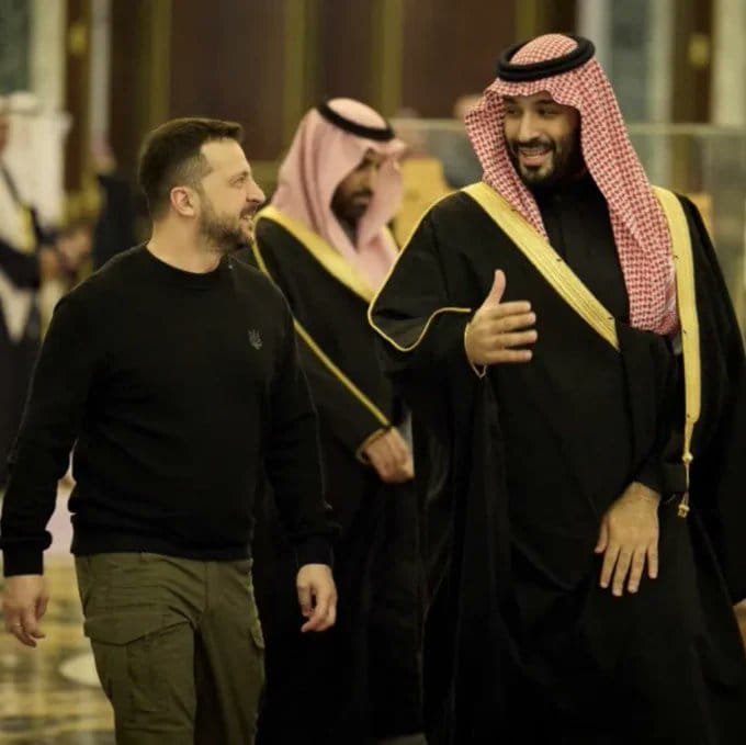 與此同時，烏克蘭總統澤連斯基也出訪中東，提議分享烏克蘭突破俄羅斯黑海艦隊封鎖敖德薩的經驗，協助海灣國家突破伊朗對荷姆茲海峽的封鎖。&nbsp;&nbsp;&nbsp;圖：翻攝自 @BreakingAlert_ X 帳號