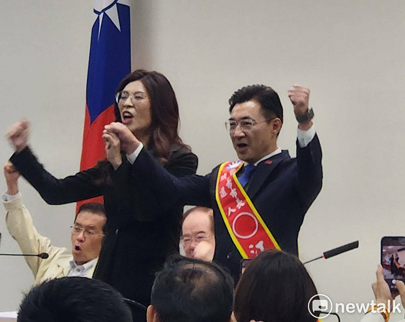 鄭麗文盛讚江啟臣為國民黨「未來的太陽」。&nbsp;&nbsp;&nbsp;圖：黃建豪/攝