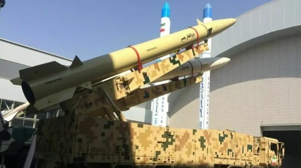 此次伊朗的打擊行動不只影響了美軍的遠程打擊能力，同時也揭露中東美軍缺乏攔截武器，無法應對伊朗導彈襲擊的問題。圖為伊朗導彈。 圖：翻攝自 騰訊網 軍武次位面 