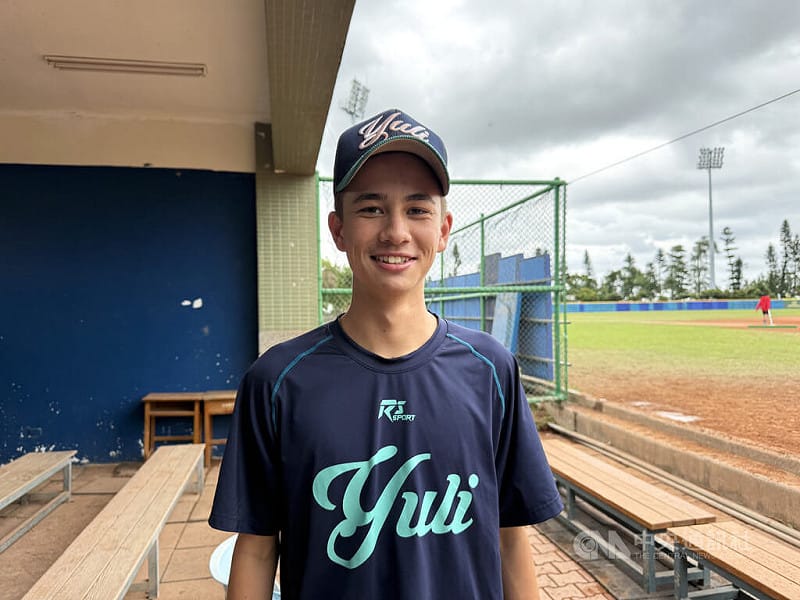 2026東岸聯盟U18棒球錦標賽玉里高中與台南市聯隊2日交手，玉里陣中台英混血好手蔡沁佑（圖）先發5局無失分，他目前投打並行，但更喜歡投球，喜歡球在手上的感覺，可以主導全場。中央社記者謝靜雯攝　115年4月2日&nbsp;&nbsp;&nbsp;