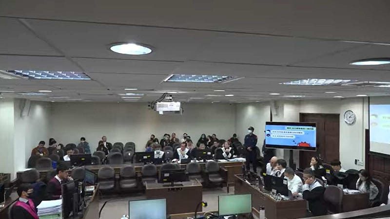 公務員私下對話紀錄提及，「在那邊搞特權」、「京華城那個真的是土匪XD」、「最好拖到換市長？」。&nbsp;&nbsp;&nbsp;圖：截自臺北地院刑事科YouTube