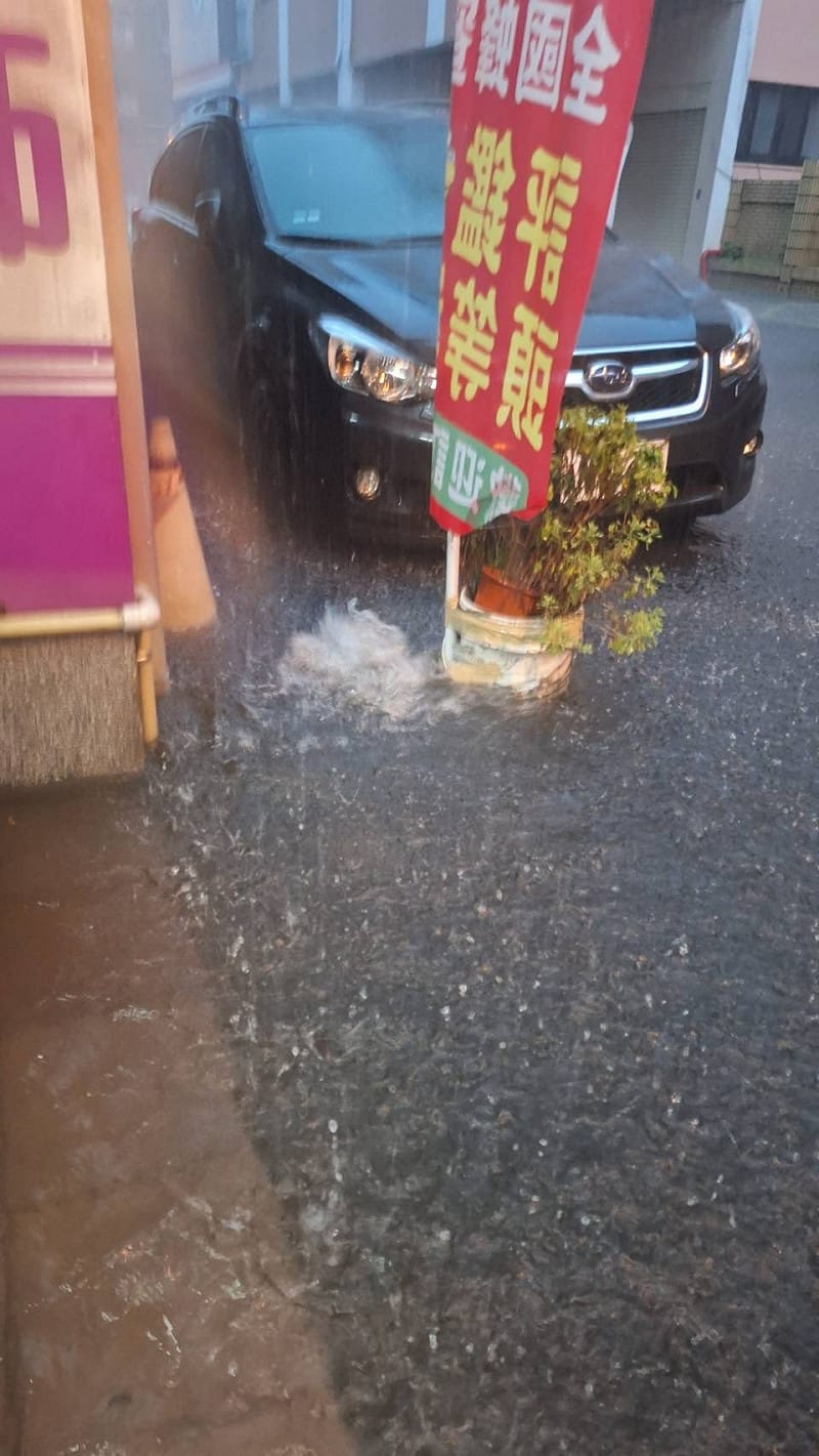 致災性大雷雨襲擊苗栗地區&nbsp;&nbsp;&nbsp;圖/余文忠臉書