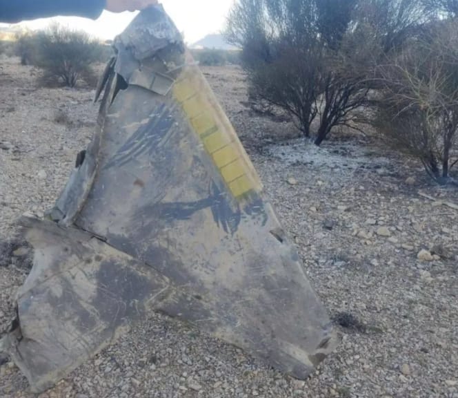 美軍被伊朗擊落的F-15E 打擊鷹戰機殘骸。&nbsp;&nbsp;&nbsp;圖 : 翻攝自伊朗國家電視台