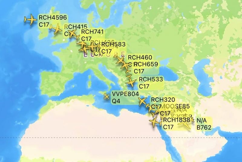 軍事專家王臻明指出，航空監控網站發現，有大批的C-17正從美國出發，飛越大西洋，同時間也有大批C-17從英國飛往中東地區。&nbsp;&nbsp;&nbsp;圖/王臻明的軍事頻道